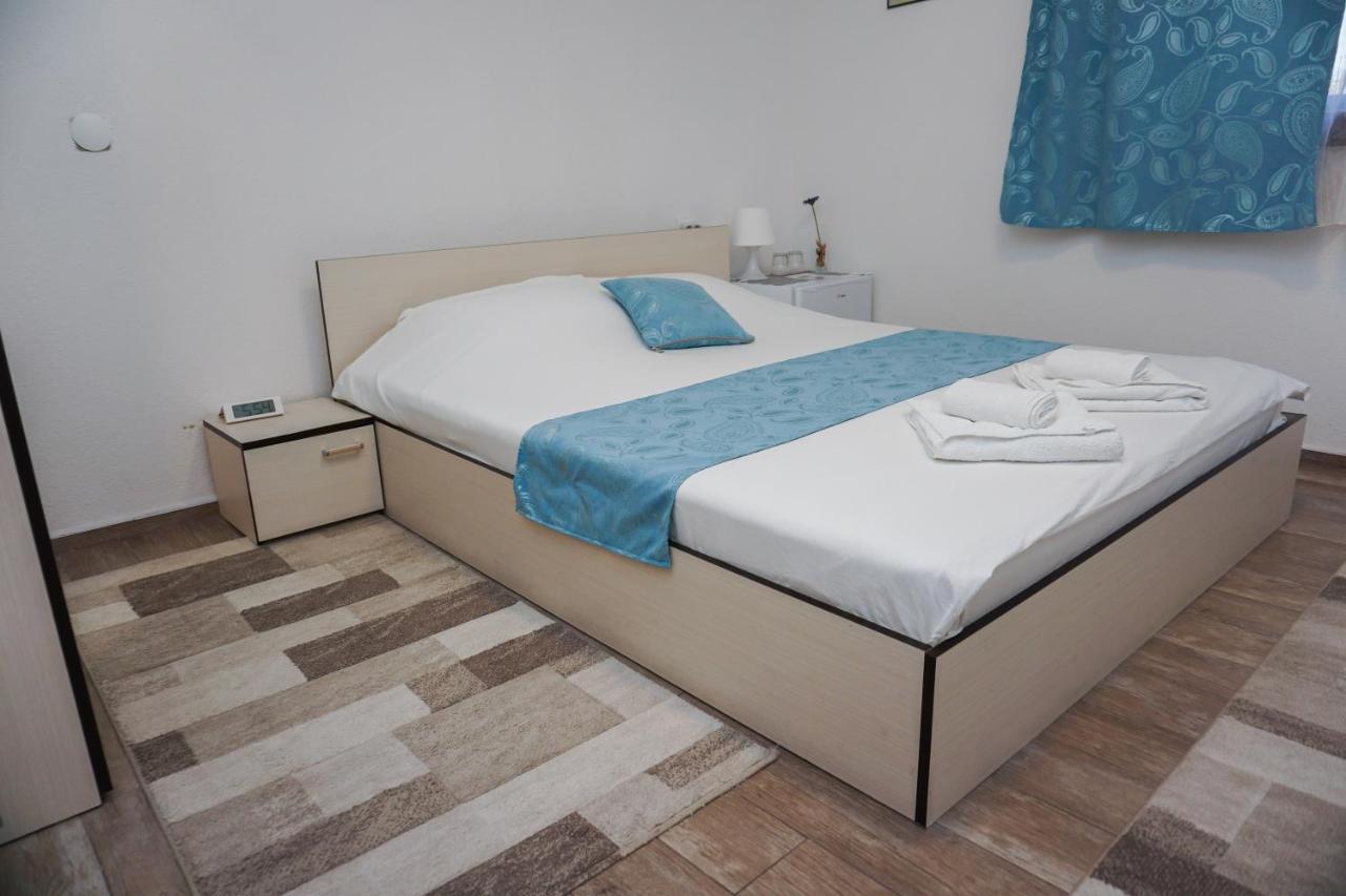 Stojakovo Bed & Breakfast Delikates מראה חיצוני תמונה